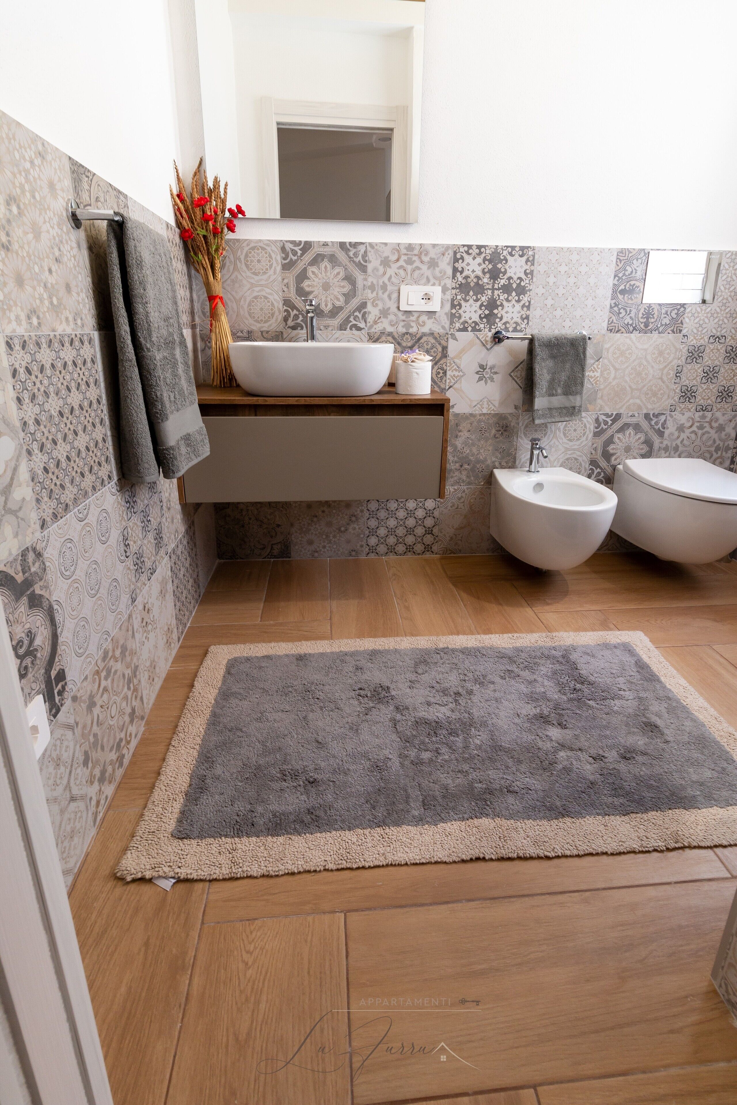 Bruser, hårtørrer, håndklæder