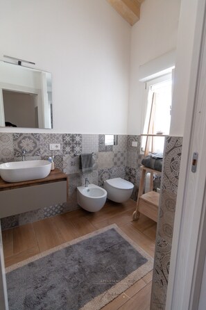 Shower, hair dryer, towels - Apartment 'Lu Furru - Carasau' with Air Conditioning (Telti)