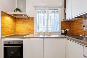 Réfrigérateur, four, plaque de cuisson, lave-vaisselle