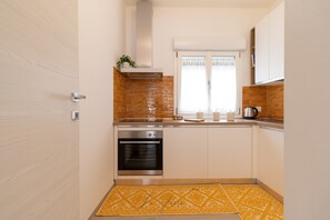 Fridge, oven, stovetop, dishwasher - Holiday Home 'Lu Furru - Coccu Apartment' with Air Conditioning (Telti)
