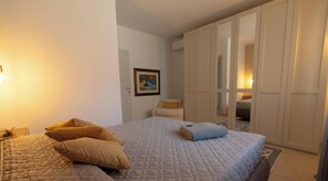 2 bedrooms, WiFi, bed sheets - Holiday Home 'Lu Furru - Coccu Apartment' with Air Conditioning (Telti)