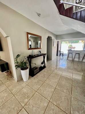 المنشأة من الداخل