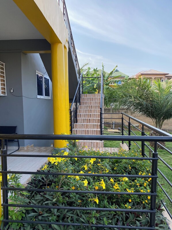 Terrace/patio - Louis Apartments  (Kwabenyan)