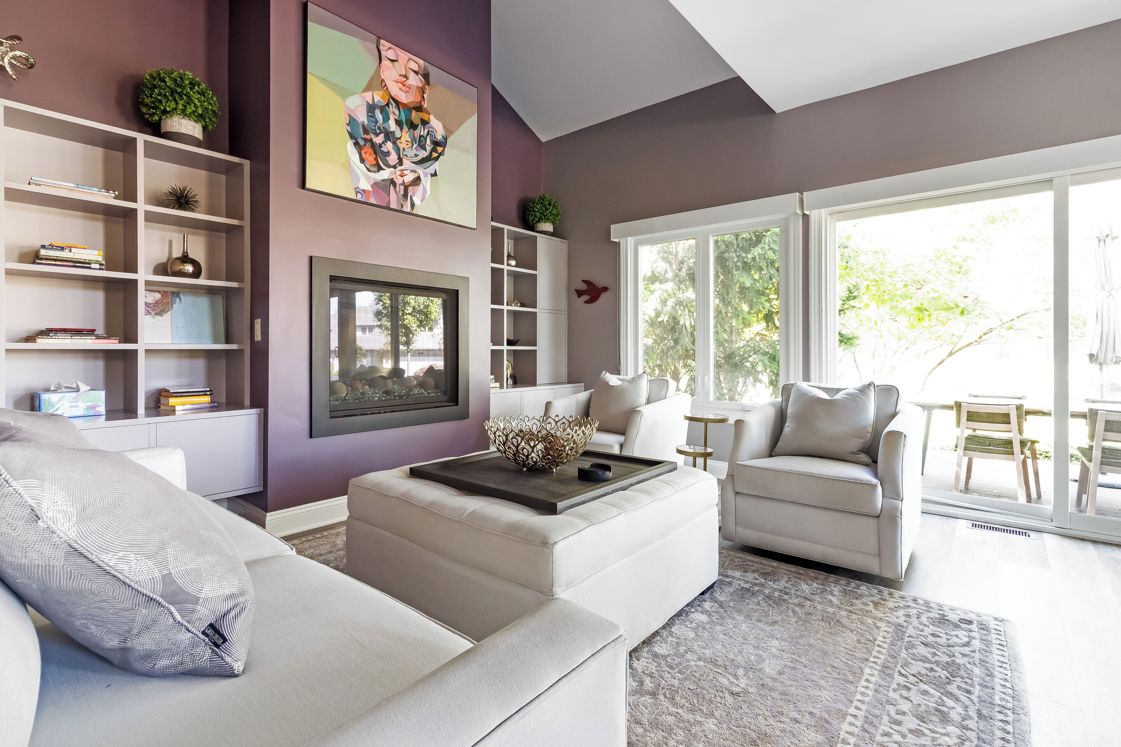 Smart-TV, Kamin, Tischfußball, Computerbildschirme