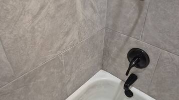 Handtücher, Seife, Toilettenpapier