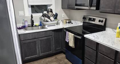 Cool townhome with AC in vibrant Baltimore