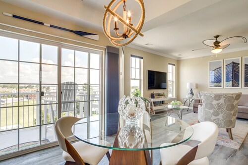 Welcome to a Cozy Waterfront Condo in Charming Cambridge, MD