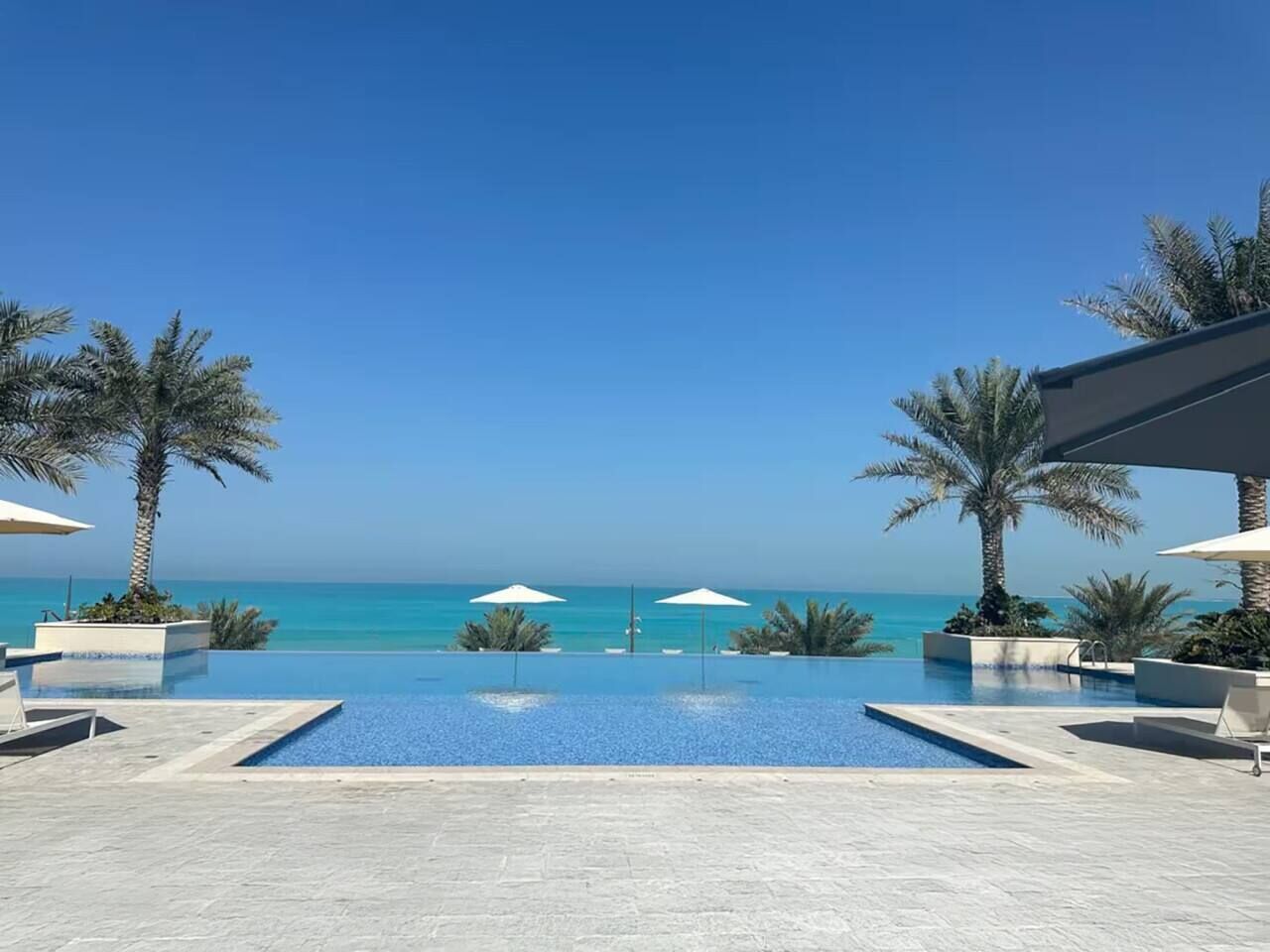 حمام سباحة