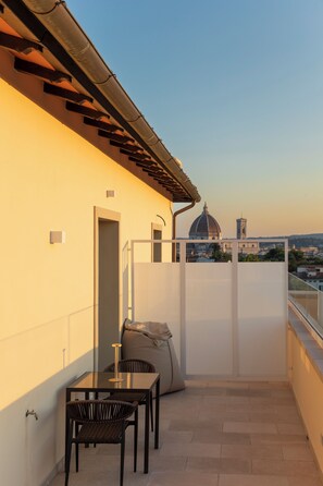Outdoor dining - Luxury: Penthouse with Terrace over Florence (Firenze)