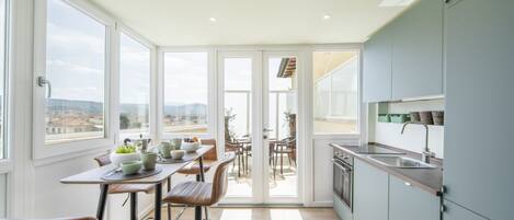 Kühlschrank, Ofen, Herdplatte, Geschirrspüler