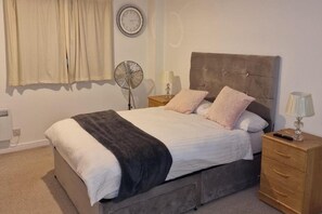 1 bedroom, iron/ironing board, free WiFi, bed sheets - Canary Wharf Luxury Skyline/riverthames View Apartment (London)