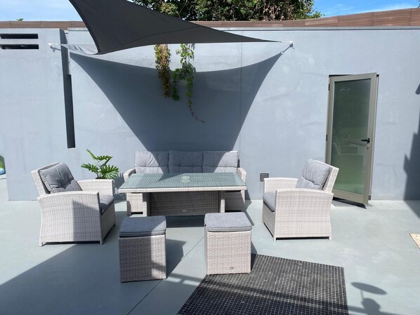 تناول الطعام بالخارج