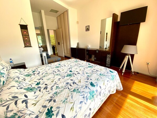 4 chambres, fer et planche à repasser, lit parapluie, Wi-Fi gratuit