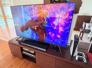 TV connectée, jeux vidéo, lecteur de DVD, table de tennis de table