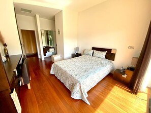 4 عدّة غرف نوم ومكواة/لوح كي وسرير سفر وواي فاي مجانًا