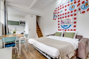 1 bedroom, iron/ironing board, internet, bed sheets