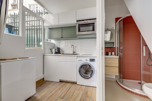 Fridge, microwave, dishwasher, coffee/tea maker