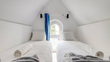 1 slaapkamer, een strijkplank/strijkijzer, internet, beddengoed