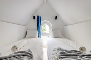 1 slaapkamer, een strijkplank/strijkijzer, internet, beddengoed