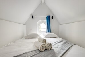 1 bedroom, iron/ironing board, internet, bed sheets