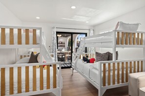 5 Schlafzimmer, Bügeleisen/Bügelbrett, Internetzugang, Bettwäsche