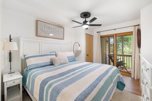 1 bedroom, desk, iron/ironing board, WiFi