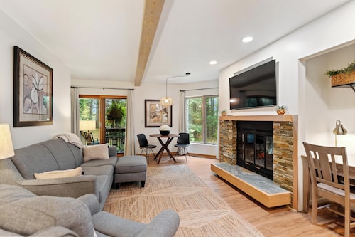 Lakeside Club - 1 Bedroom, 1 bathroom Condo Lake Access