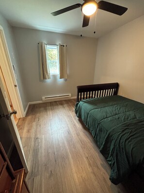 2 bedrooms, travel cot, free WiFi, bed sheets - Lovely 2-bedroom apartment only
20 minutes from the All-Star Village! (New Berlin)