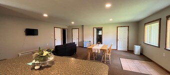 Lovely 2-bedroom apartment only
20 minutes from the All-Star Village!