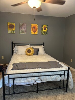 2 bedrooms, travel cot, free WiFi, bed sheets