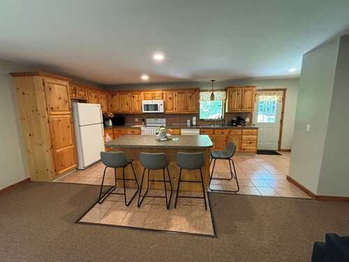 Lovely 2-bedroom apartment only
20 minutes from the All-Star Village!