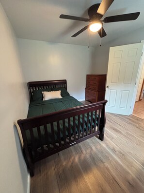 2 bedrooms, travel crib, free WiFi, bed sheets