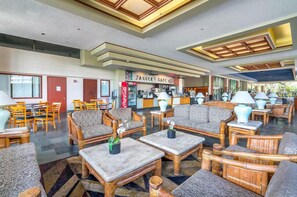 Dining - Stunning Waikiki Studio with Ocean & City Views (Honolulu)