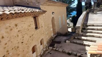 Enceinte de lâhĂ©bergement