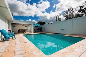 Outdoor pool - Casa Dos Palmas-House with Solar System and just 8 Min from the Airport. (San Juan)