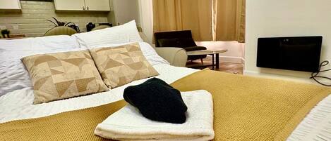 2 makuuhuonetta, silitysrauta/-lauta, Wi-Fi, vuodevaatteet