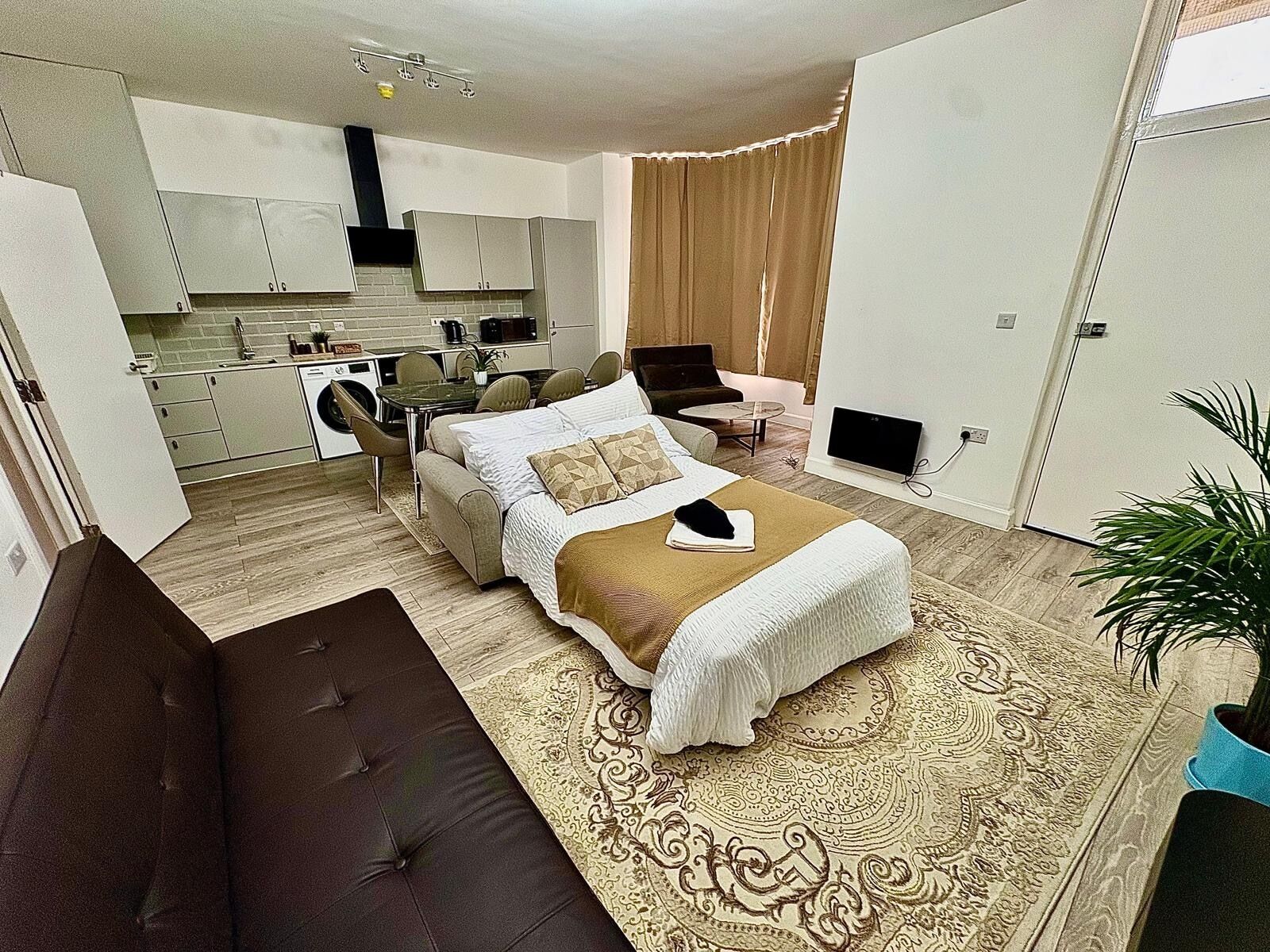 2 habitaciones, tabla de planchar con plancha, wifi y ropa de cama 