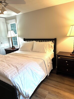 3 slaapkamers, een strijkplank/strijkijzer, internet, beddengoed