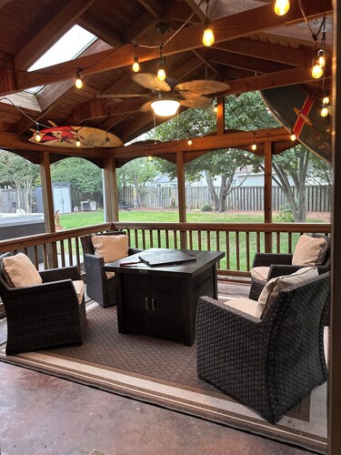 Luxury Modern Herndon Retreat w/ Hot Tub – Minutes from Dulles & Reston.