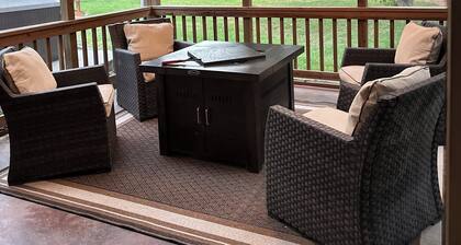 Luxury Modern Herndon Retreat w/ Hot Tub – Minutes from Dulles & Reston.