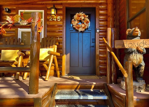 Just listed "Ullr's Hideaway"    2 bedroom Chalet 5 min to Breckenridge