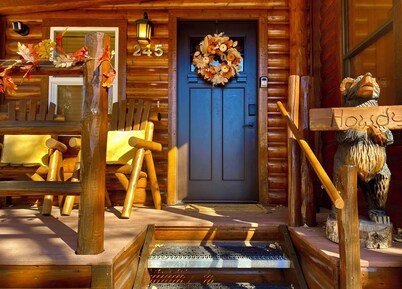 Just listed "Ullr's Hideaway"    2 bedroom Chalet 5 min to Breckenridge