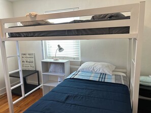 3 bedrooms, iron/ironing board, free WiFi, bed sheets