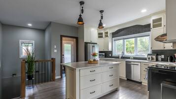 Mikrowelle, Ofen, Herdplatte, Geschirrspüler