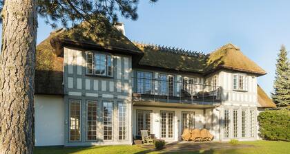 Beach House in Solrød Strand – Coastal Escape Near Copenhagen