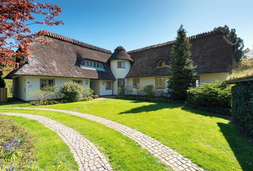 Beach House in Solrød Strand – Coastal Escape Near Copenhagen