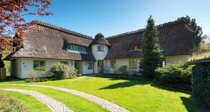 Beach House in Solrød Strand – Coastal Escape Near Copenhagen