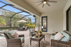Outdoor dining - Looking for last minute X-mas plans?  Beautiful home in Fort Myers - 7 days min. (Fort Myers)