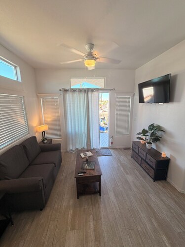 River Lagoon Charming 1-bedroom Park Model #41 on the Colorado River