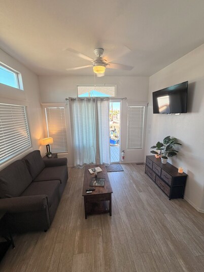 River Lagoon Charming 1-bedroom Park Model #41 on the Colorado River